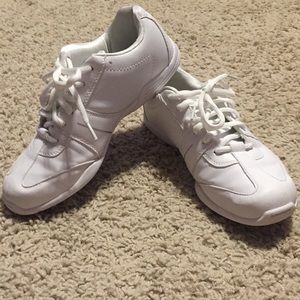Cheerleading shoes